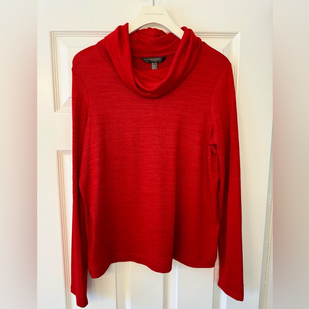 BANANA REPUBLIC Luxespun Cowl Neck Sweater in Red. Size S